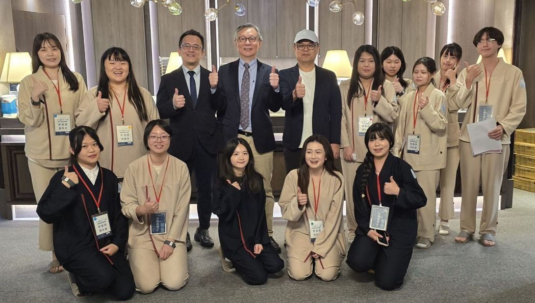 晨悅預防醫學機構協理林世其以自己的就業與創業生涯為例，勉勵僑光科大同學「選擇比努...